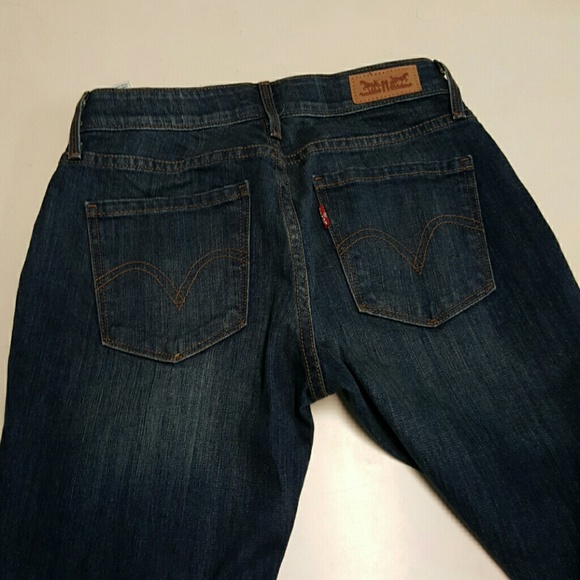 sold**perfect waist straight leg levis jeans - Picture 4 of 4