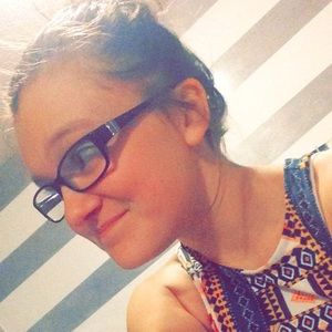 Meet your Posher, Elena