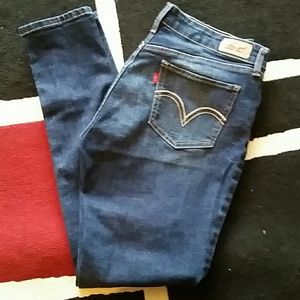 535 Levi's skinny legging jeans