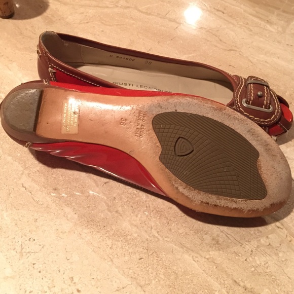 Open Toe Patent and Leather Flats - Picture 4 of 4