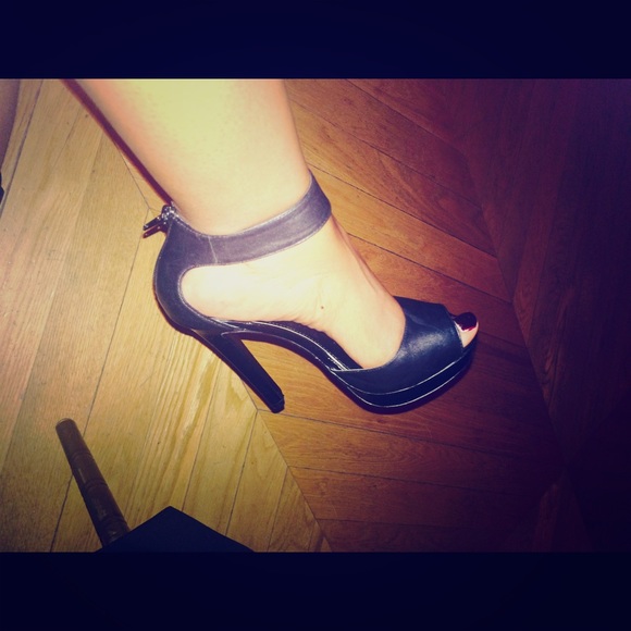 Black Steve Madden Strappy Sandal Heels