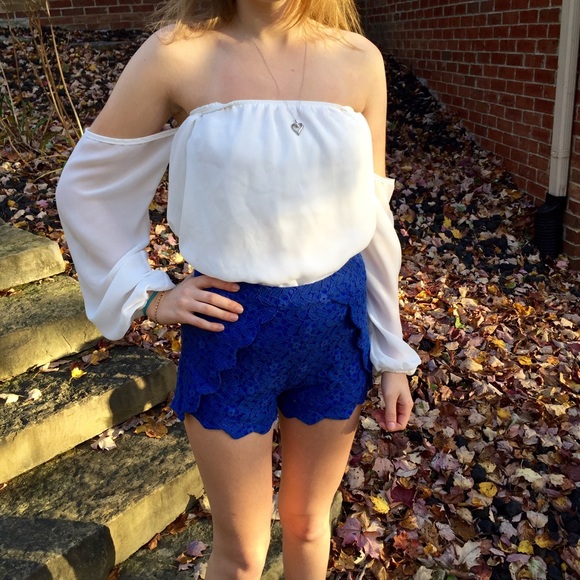 Off-the-shoulder blouse, new
