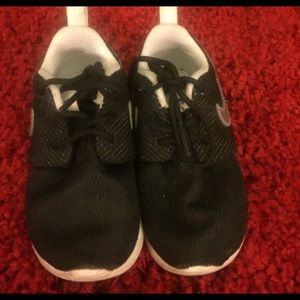 Bundle toddler shoes