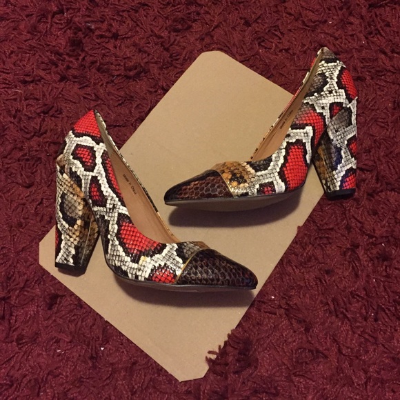 Deena & Ozzy Snakeskin Pumps Size 8! 🐍✨🎊