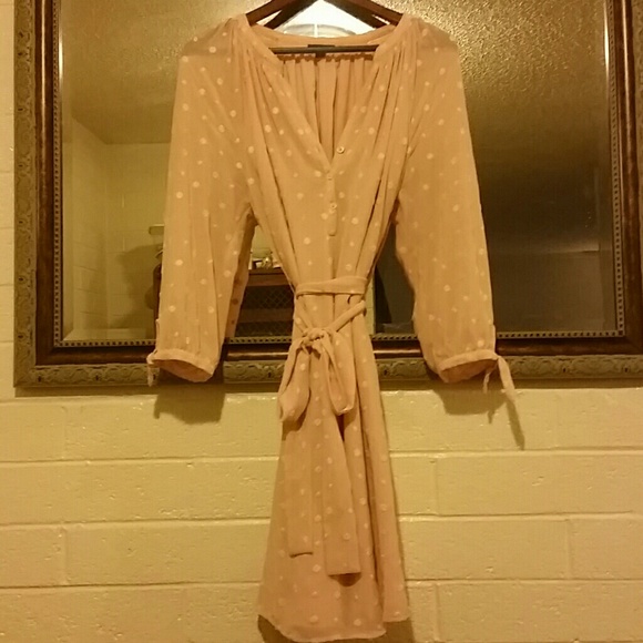 Peachy pink dress with small white flowers - Picture 2 of 3