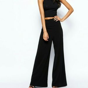 High waist, side zip, wide leg trouser