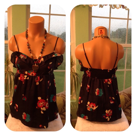 American Eagle Outfitters Tops - Pretty American Eagle Outfitters Top $11