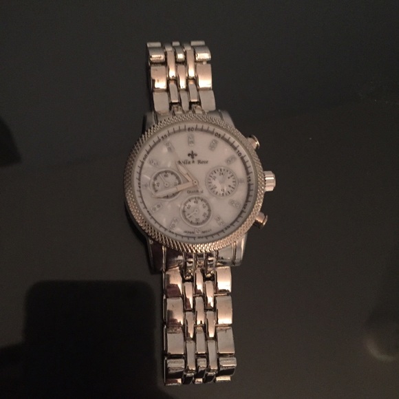 Silver fashion watch