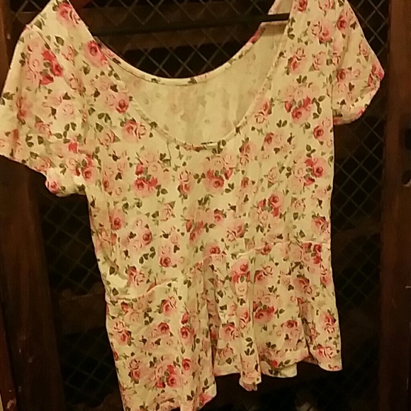 Rose print peplum tee - Picture 2 of 3