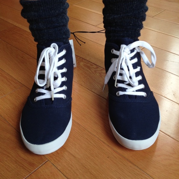 👾 H&M navy sneakers 👾