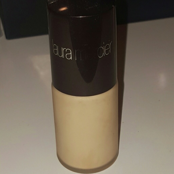 Laura mercier moisturizing foundation