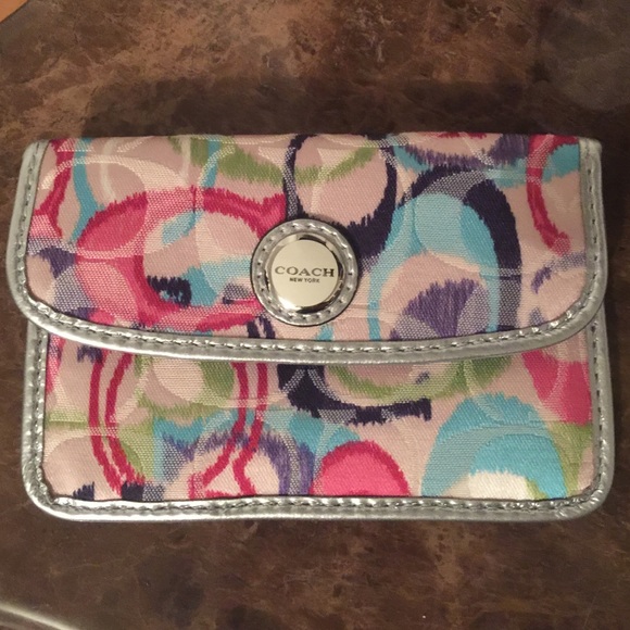 SALE! 🎉🎈IKAT COACH WALLET