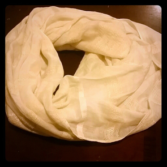 Winter white infinity scarf - Picture 1 of 2