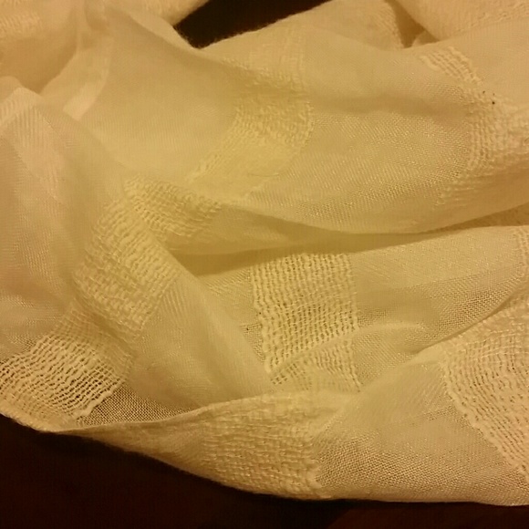 Winter white infinity scarf - Picture 2 of 2