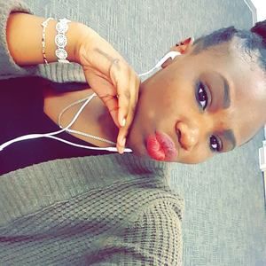 Meet your Posher, Danae