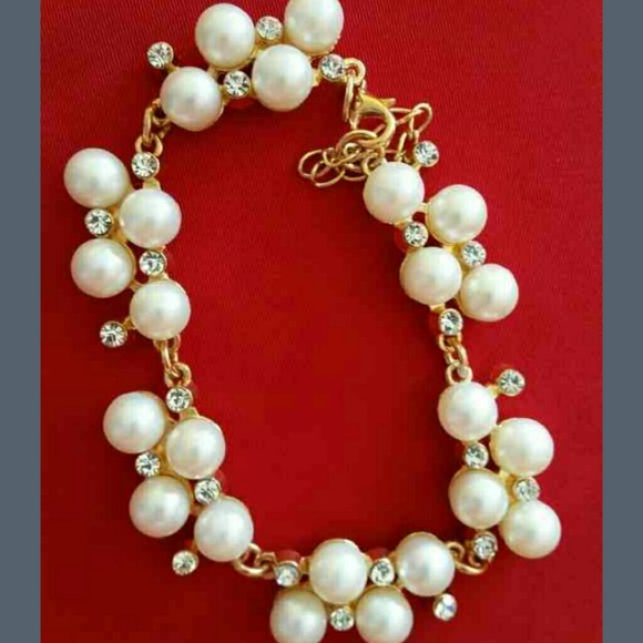 Gorgeous gold plated Pearl bracelet