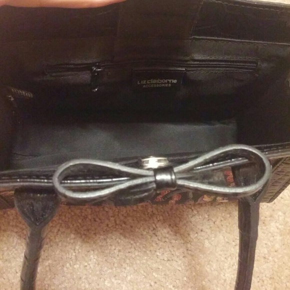 Black faux leather butterfly tassel purse - Picture 3 of 3