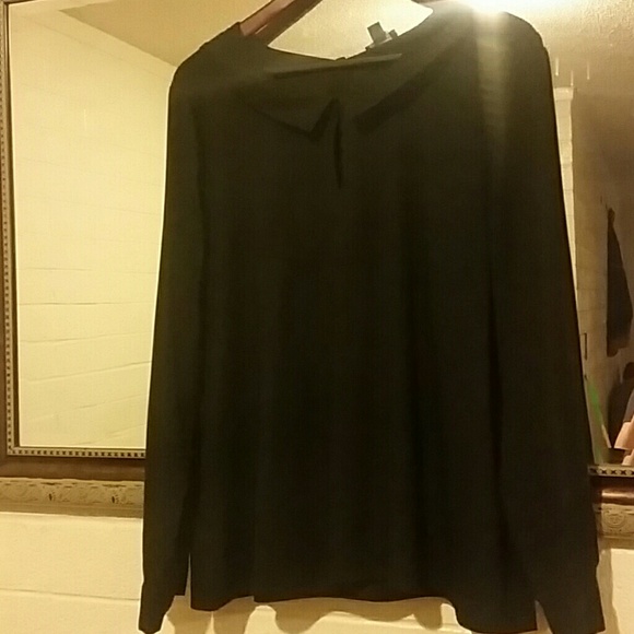 Peasant style button back blouse with key hole - Picture 1 of 3