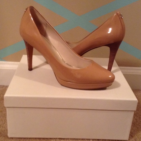 Coach pumps