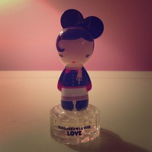 Harajuku Lovers perfume in "Love"