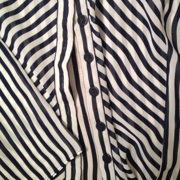 NWOT Violet and Claire Top⭐BUNDLED - Picture 4 of 4