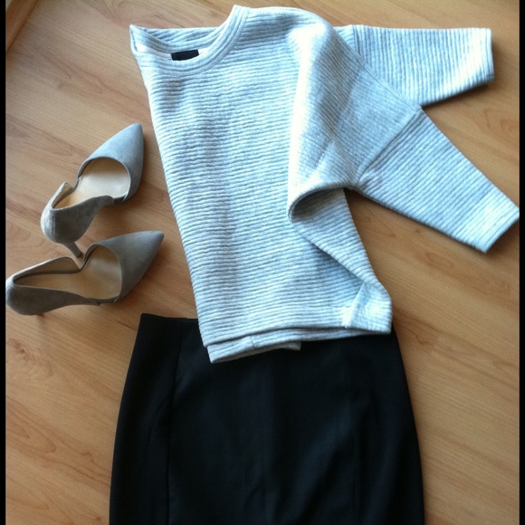 Collection Ribbed Sweatshirt - Picture 4 of 4