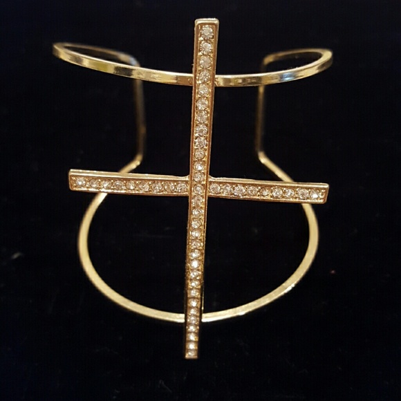 3/20 NWOT Gold "Cross" bangle
