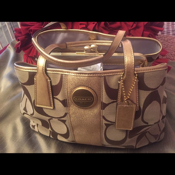 Coach shoulder bag used once excellent condition