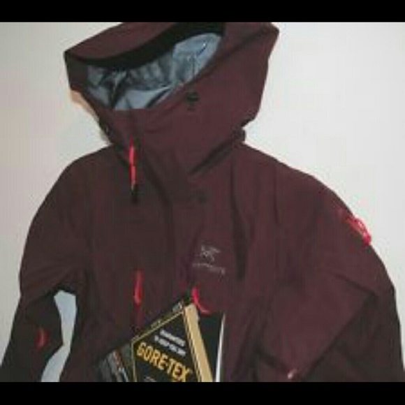 **REDUCED** Arc'teryx Alpha SV Women's Gore-Tex - Picture 3 of 3