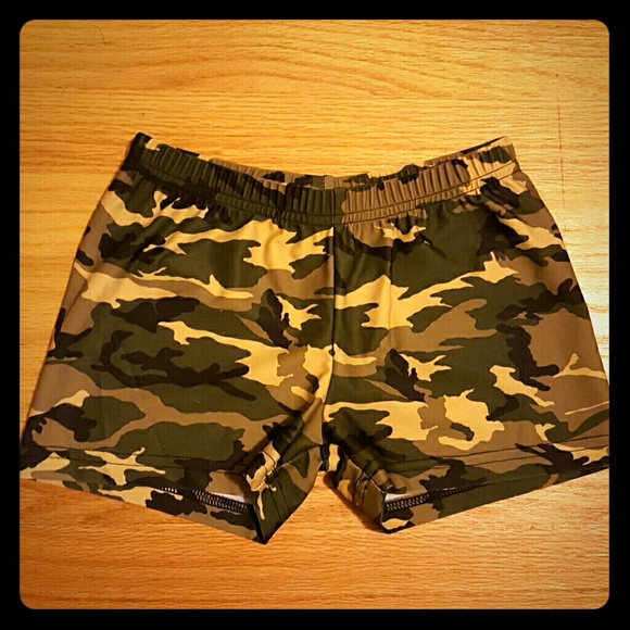 Camo spandex shorts