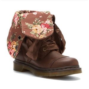 Dr. Martens Triumph 1914 14-Eye Floral Print