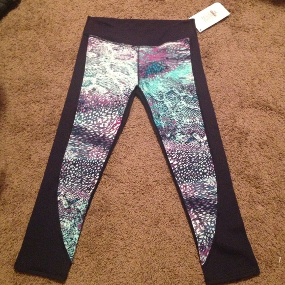Fabletics Cropped yoga pants