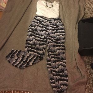 Cute, stretchy Forever 21 pants