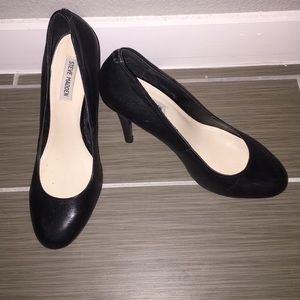 Classic Steve Madden round-toe pumps