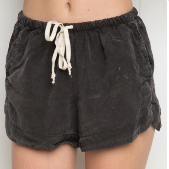 BRAND NEW ❗️EVE SHORT