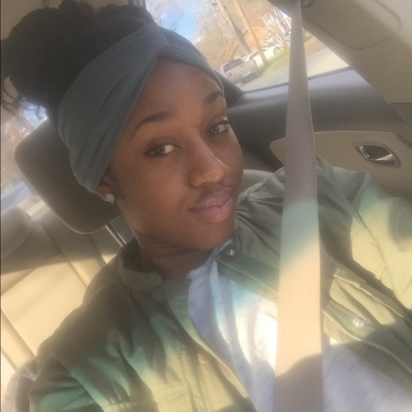 Meet your Posher, Ronesia - Picture 3 of 3