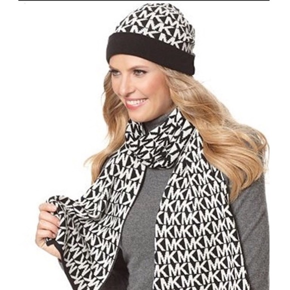 💯💯 Michael Kors Infinity Scarf and Hat Set - Picture 1 of 4