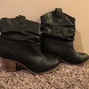 Cowboy ankle boots us d once BRAND UNKNOWN