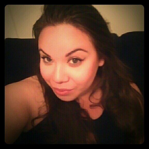 Meet your Posher, Cynthia - Picture 2 of 5