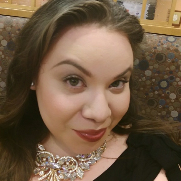 Meet your Posher, Cynthia - Picture 4 of 5