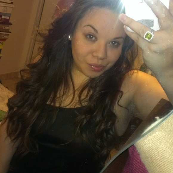 Meet your Posher, Cynthia - Picture 5 of 5