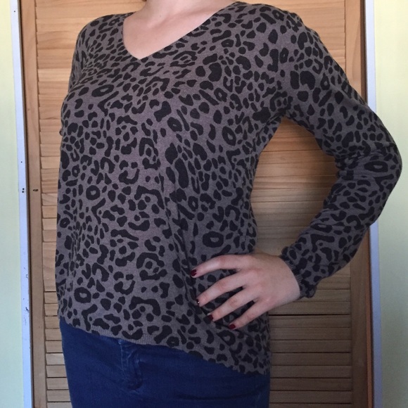 Old Navy Cheetah Print Sweater - Picture 1 of 3