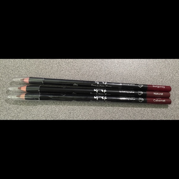 New set 3 lip liners by la splash