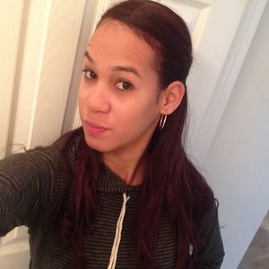 Meet your Posher, Elvia