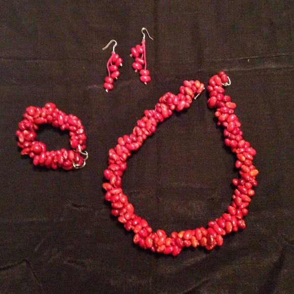 Necklace, bracelet, earring ensemble
