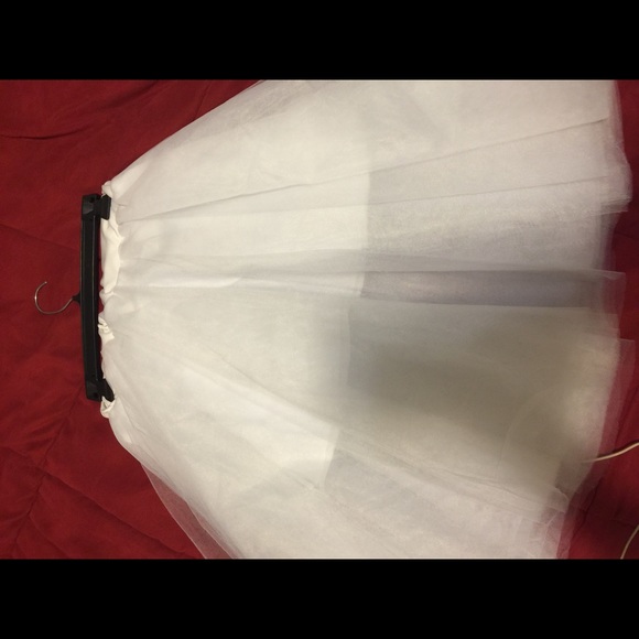 A white puffy skirt.