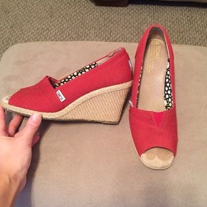 TOMS wedge