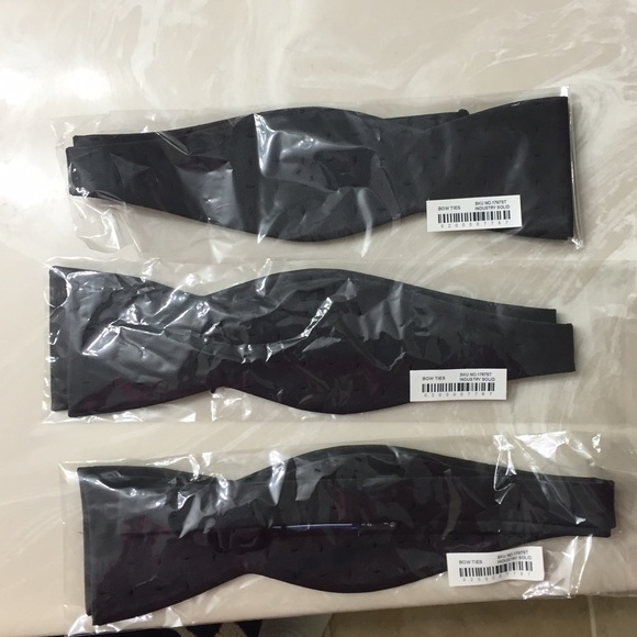 Sold 🚫 Black Bow Ties (Industry Solid) from the Tie Bar - Picture 2 of 3