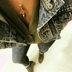 Meet your Posher, Claire