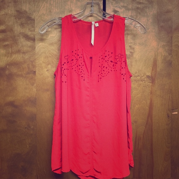 Red tank, size M